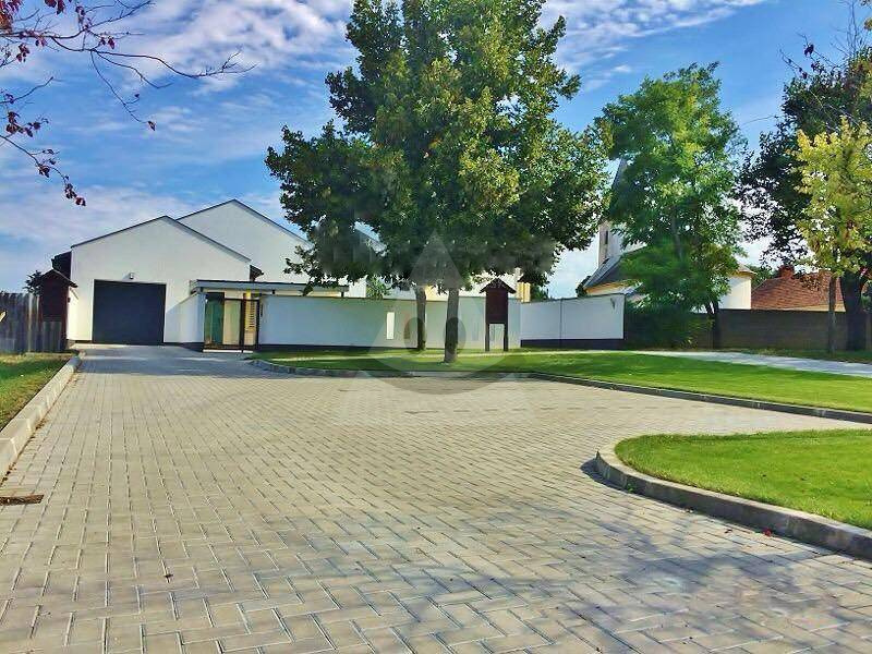 Na predaj moderný 5-izbový rodinný dom s perfektnou dostupnosťou do Bratislavy, Viedne aj Budapesti, Lével