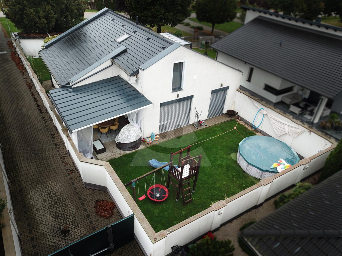 Na predaj moderný 5-izbový rodinný dom s perfektnou dostupnosťou do Bratislavy, Viedne aj Budapesti, Lével