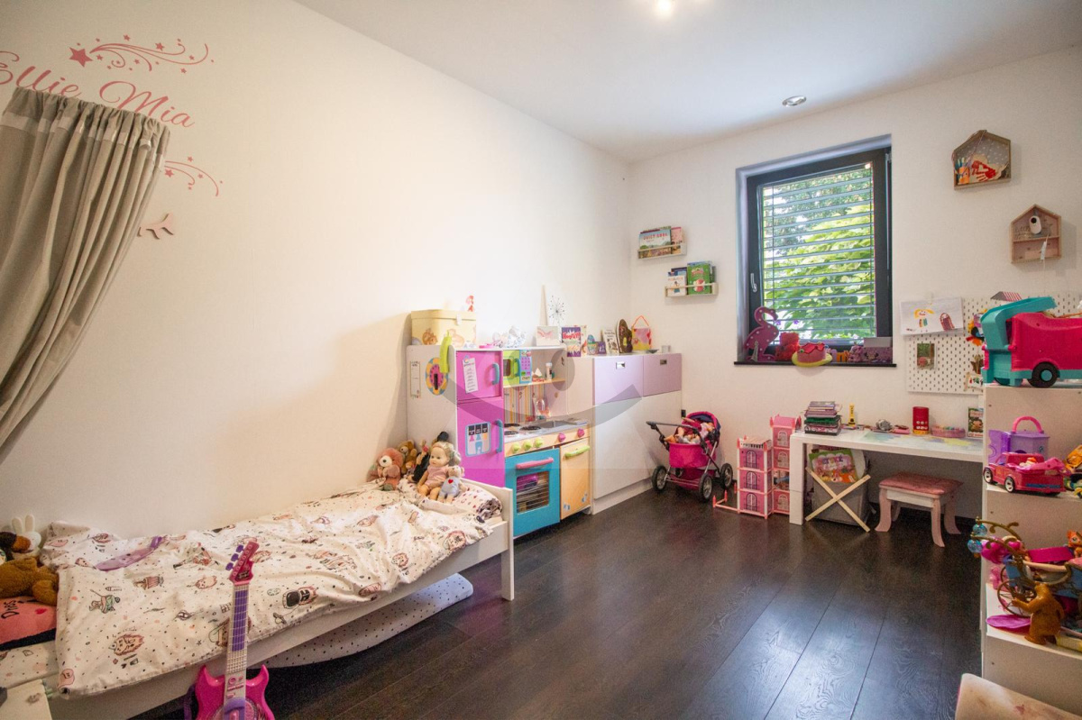 Na predaj moderný 5-izbový rodinný dom s perfektnou dostupnosťou do Bratislavy, Viedne aj Budapesti, Lével