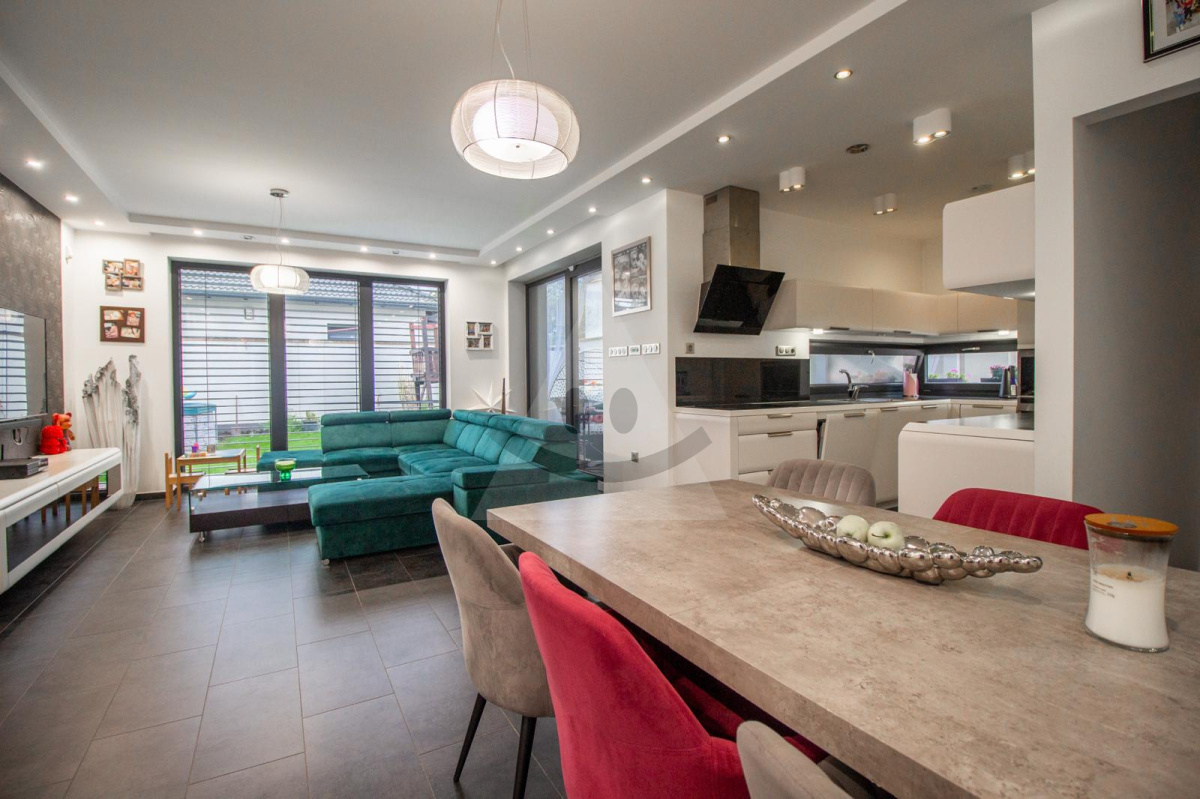 Na predaj moderný 5-izbový rodinný dom s perfektnou dostupnosťou do Bratislavy, Viedne aj Budapesti, Lével