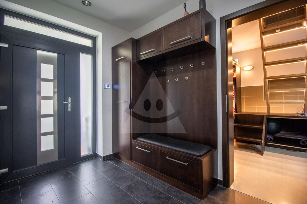 Na predaj moderný 5-izbový rodinný dom s perfektnou dostupnosťou do Bratislavy, Viedne aj Budapesti, Lével