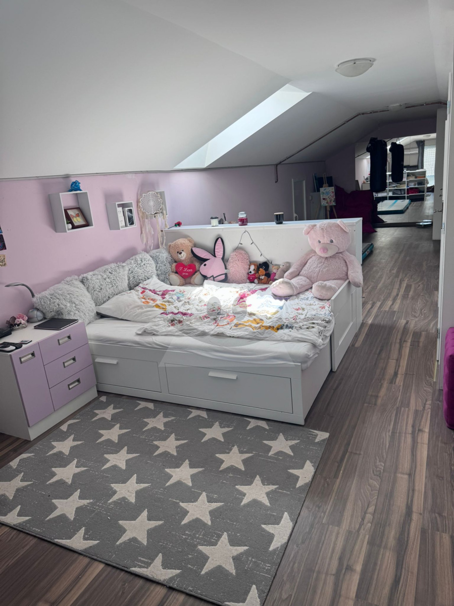 Na predaj moderný 5-izbový rodinný dom s perfektnou dostupnosťou do Bratislavy, Viedne aj Budapesti, Lével