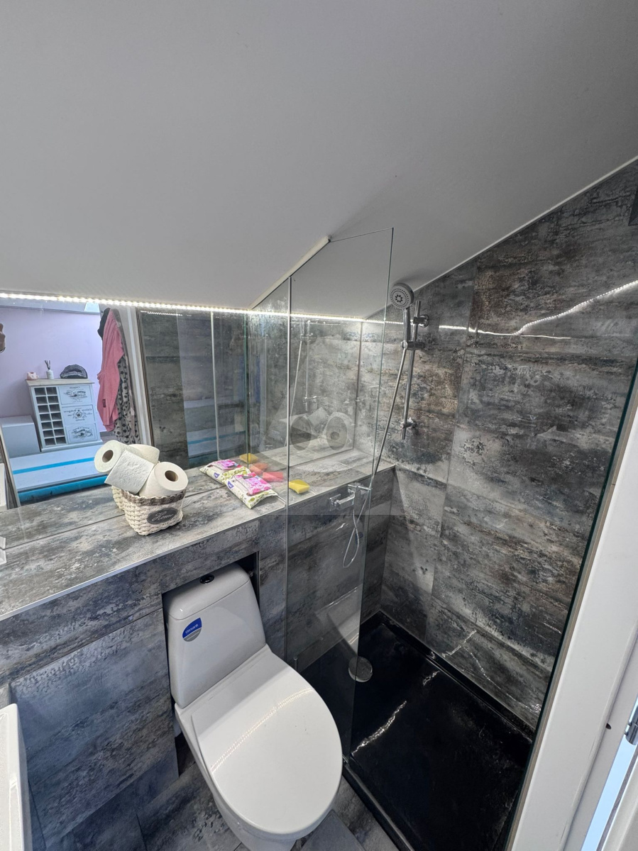 Na predaj moderný 5-izbový rodinný dom s perfektnou dostupnosťou do Bratislavy, Viedne aj Budapesti, Lével