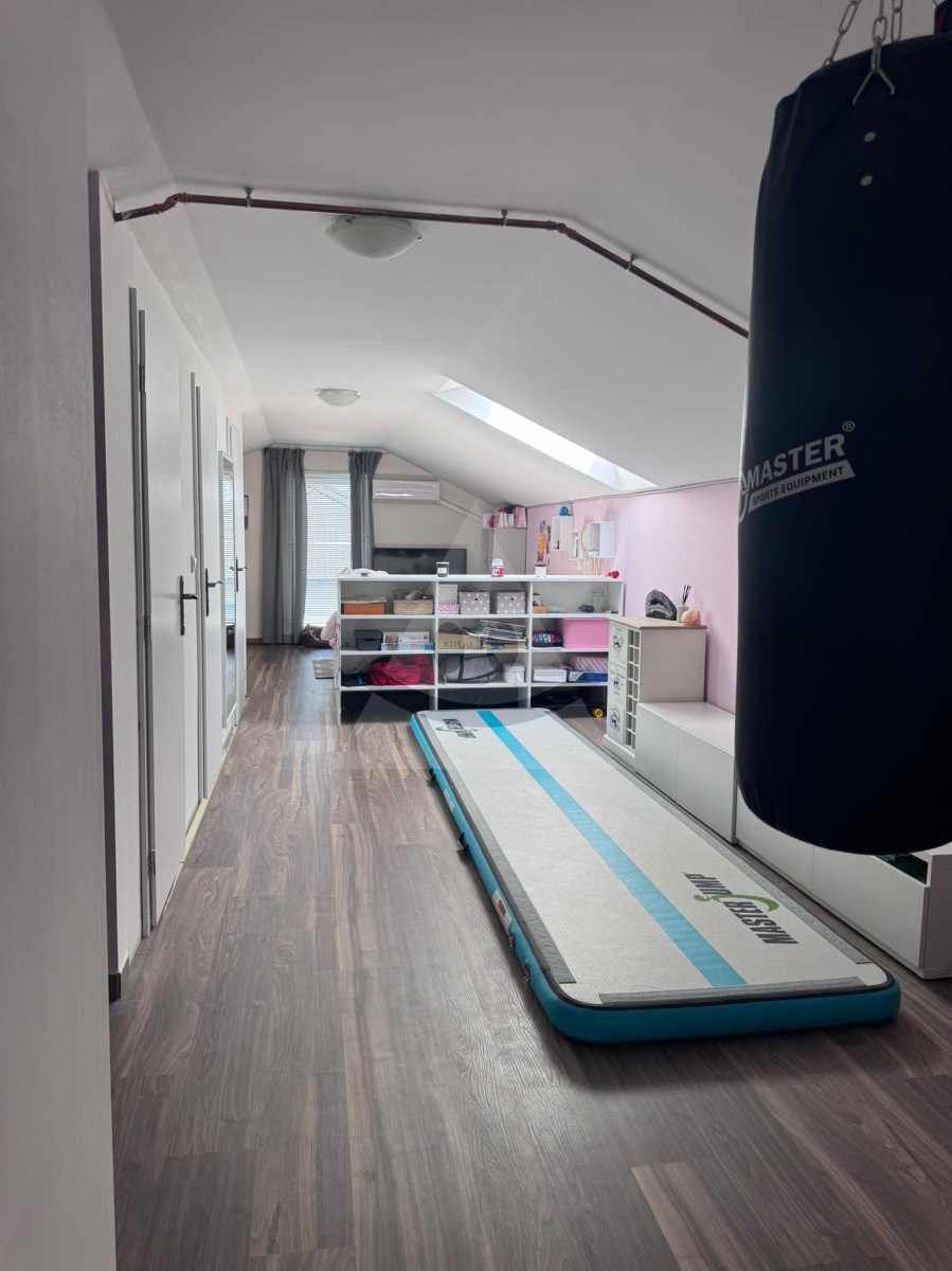 Na predaj moderný 5-izbový rodinný dom s perfektnou dostupnosťou do Bratislavy, Viedne aj Budapesti, Lével