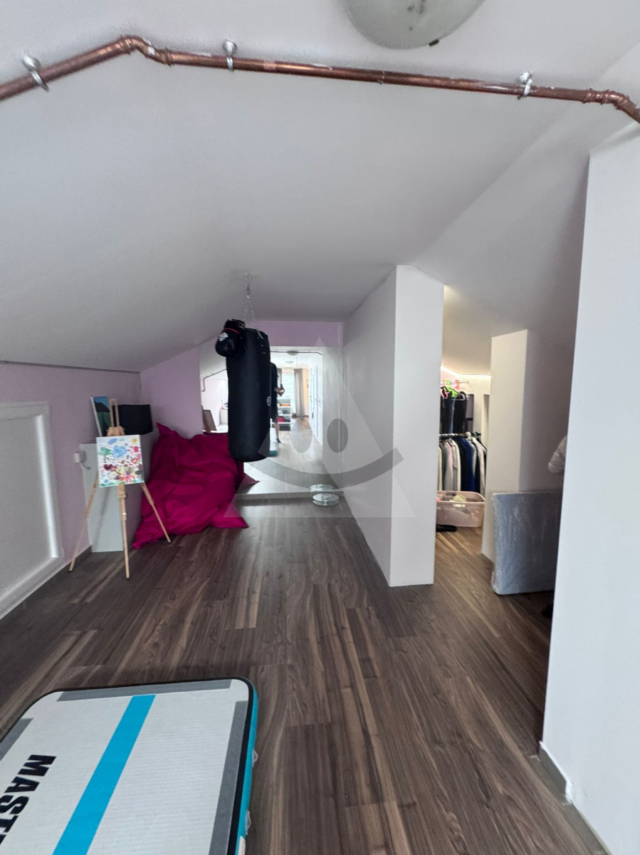 Na predaj moderný 5-izbový rodinný dom s perfektnou dostupnosťou do Bratislavy, Viedne aj Budapesti, Lével