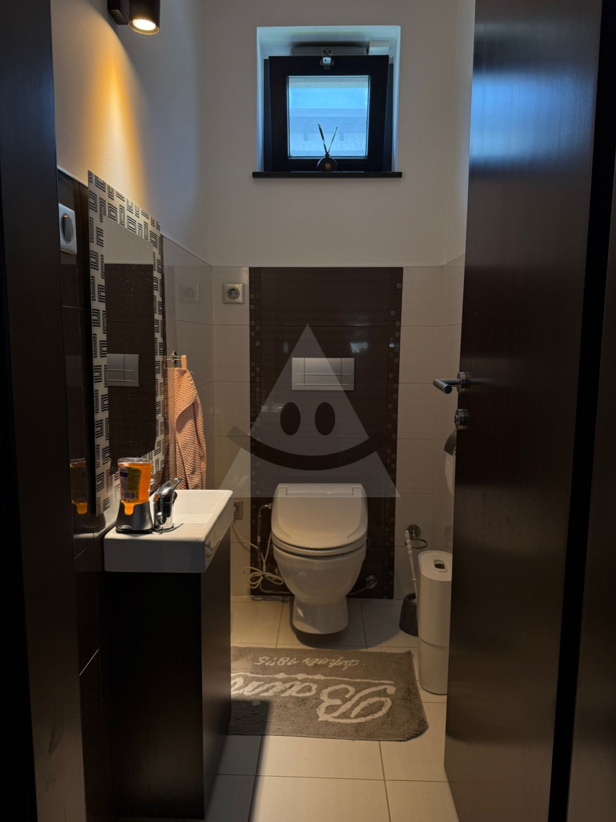 Na predaj moderný 5-izbový rodinný dom s perfektnou dostupnosťou do Bratislavy, Viedne aj Budapesti, Lével