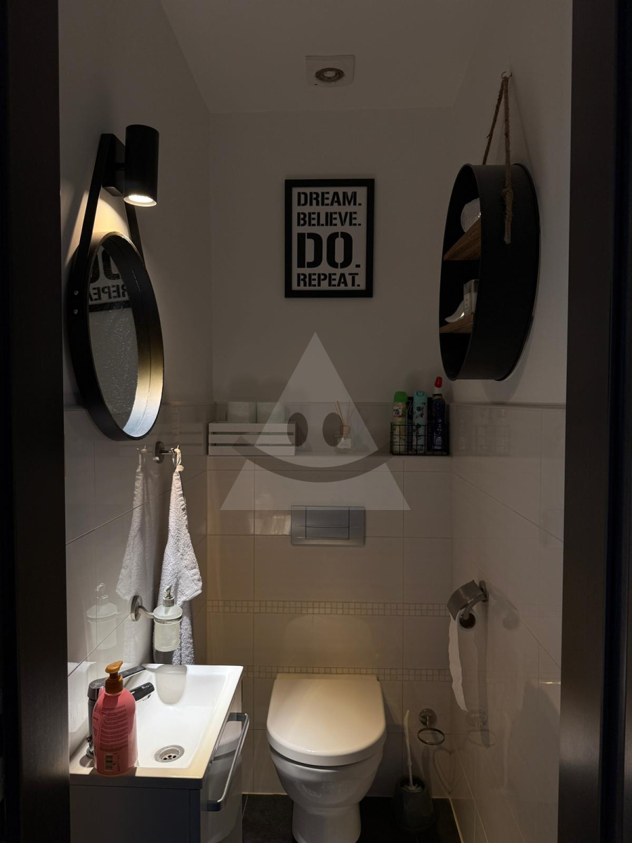 Na predaj moderný 5-izbový rodinný dom s perfektnou dostupnosťou do Bratislavy, Viedne aj Budapesti, Lével