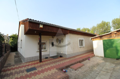5-room family house wtih garage for sale in a quiet location in Komarno.