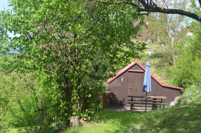 Na predaj priestranná záhrada 747 m2 s útulnou chatkou, Veľký Bysterec, Dolný Kubín