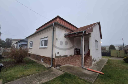3-room partially renovated family house in Hurbanov for sale