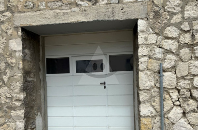 Na prenájom sklad/garáž v centre mesta Komárna