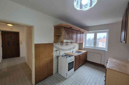 2-room partially renovated apartment on Sústružnícká Street in Komárno